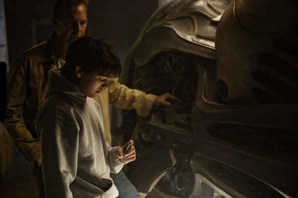 MAN-OF-STEEL-Jonathan-Kent-Kevin-Costner-reveals-the-spaceship-that-brought-Kal-El-Dylan-Sprayberry-to-Earth