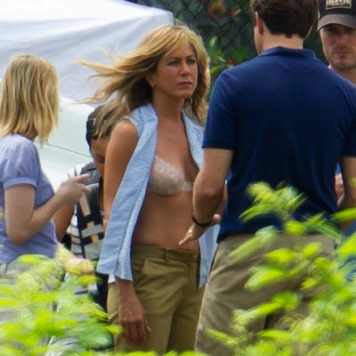 Jennifer-Aniston-Nude-Bra-Pictures-Were-Millers-Set