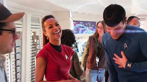 Star-Trek-into-Darkness-behind-the-scenes-spock-and-uhura-34384421-500-281