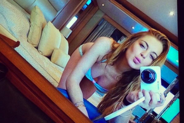 Lindsay-Lohan-Boob-Selfie