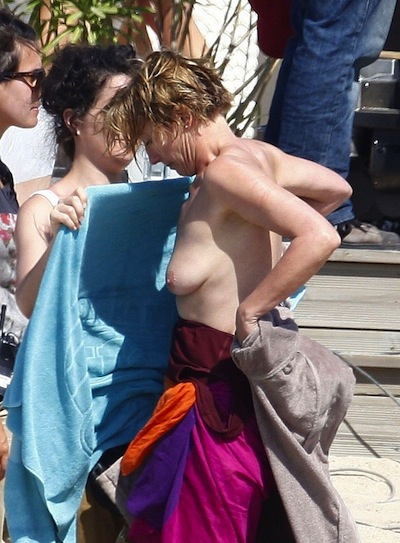 Emma-Thompson-Flashing-Nude-Breasts-Nipples-On-Movie-Set_04-755x1024