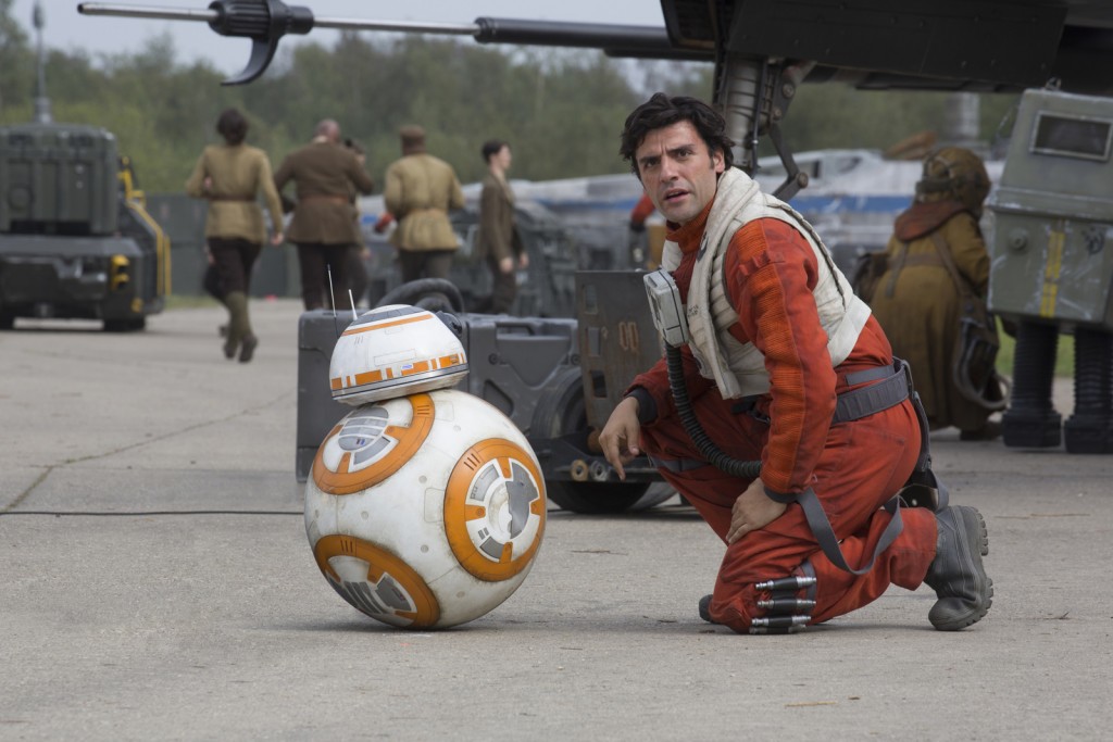 Star Wars: The Force Awakens L to R: BB-8 and Poe Dameron (Oscar Isaac) Ph: David James © 2015 Lucasfilm Ltd. & TM. All Right Reserved.