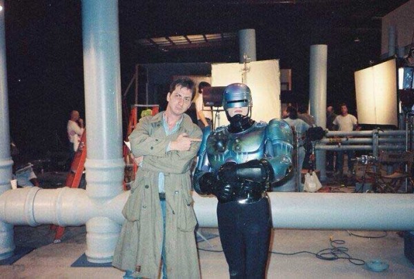 Frank-Miller-and-Peter-Weller-on-the-set-of-RoboCop-2-1989.-600x405
